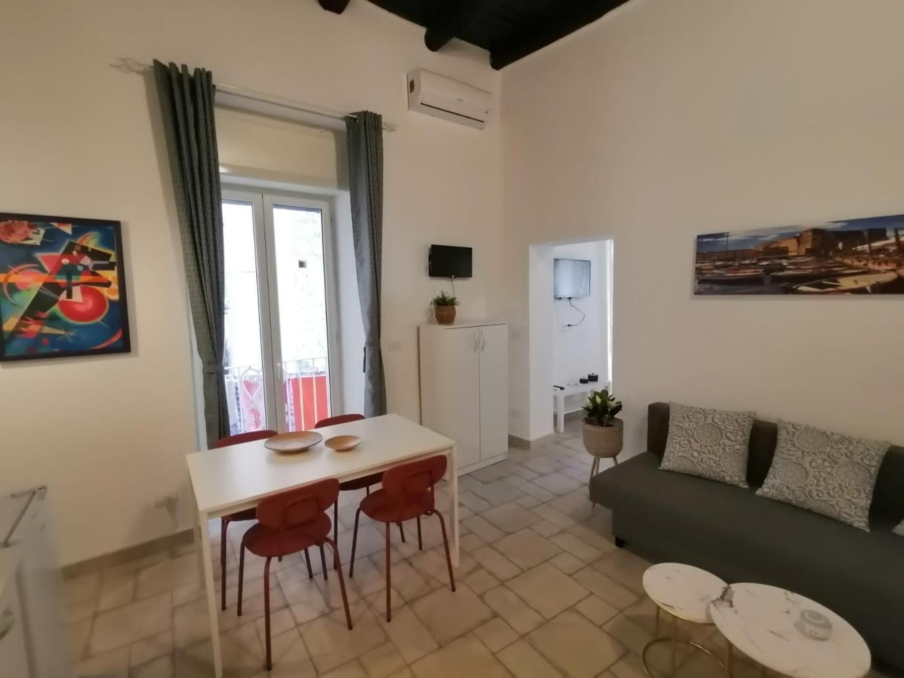 Il Vicoletto Sul Castello * Napoli